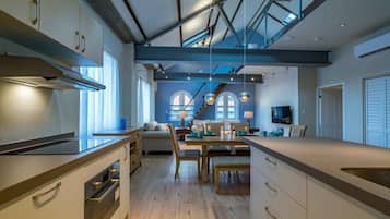 Fridge, oven, stovetop, dishwasher