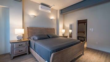 3 habitaciones, tabla de planchar con plancha, wifi y ropa de cama