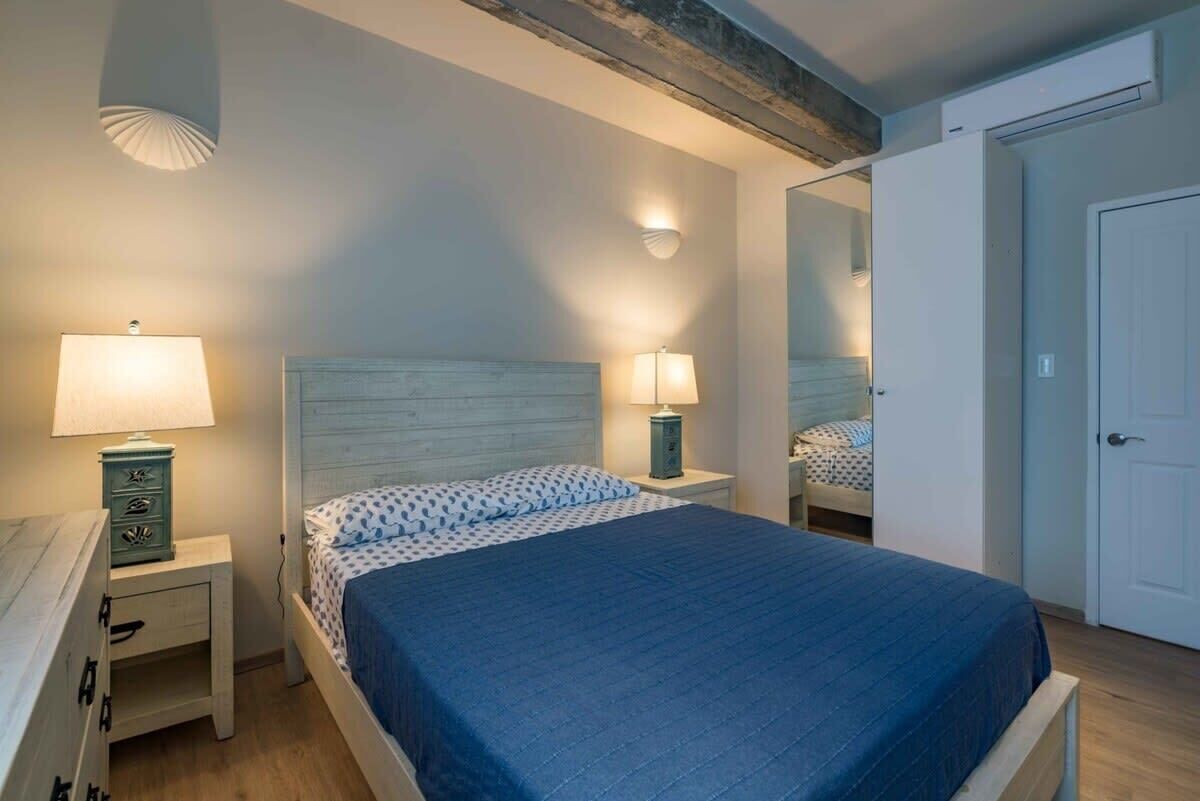 3 habitaciones, tabla de planchar con plancha, wifi y ropa de cama 