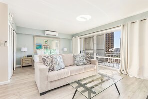 TV - Ocean & Fireworks Condo Steps Away from the Beach at Ilikai Hotel w/Free WiFi (Honolulu)