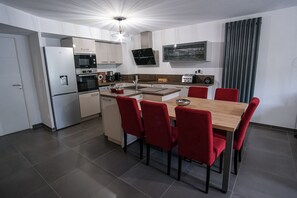 Frigorifero, microonde, forno, lavastoviglie
