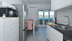 Kaffetrakter/tekoker, kjøleskap, mikrobølgeovn og ovn