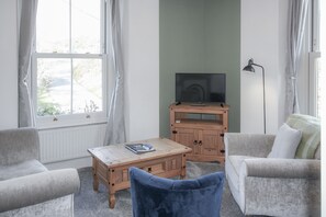 Classic-Apartment | Wohnbereich | 32-Zoll-Flachbildfernseher mit Kabelempfang, Fernseher
