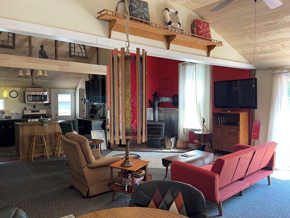 Smart TV, fireplace