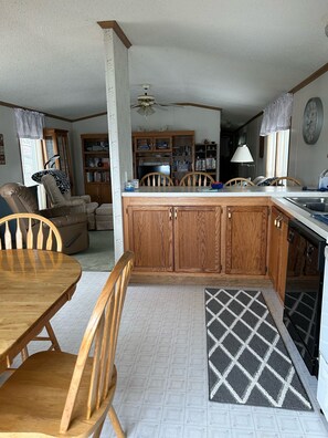 Interior - Lake Poinsett Lakefront! Private Dock. 2 bed 2 bath (Castlewood)