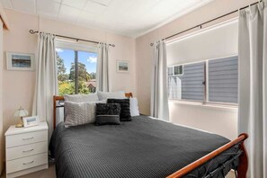 3 bedrooms, iron/ironing board, Internet, bed sheets