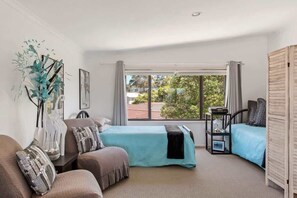 3 bedrooms, iron/ironing board, Internet, bed sheets
