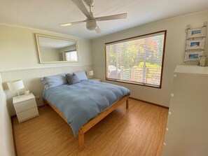 3 chambres, fer et planche à repasser