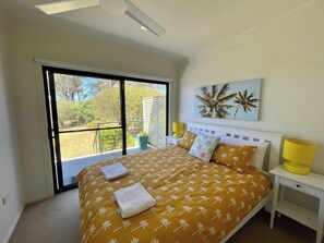 4 bedrooms, iron/ironing board, Internet, bed sheets