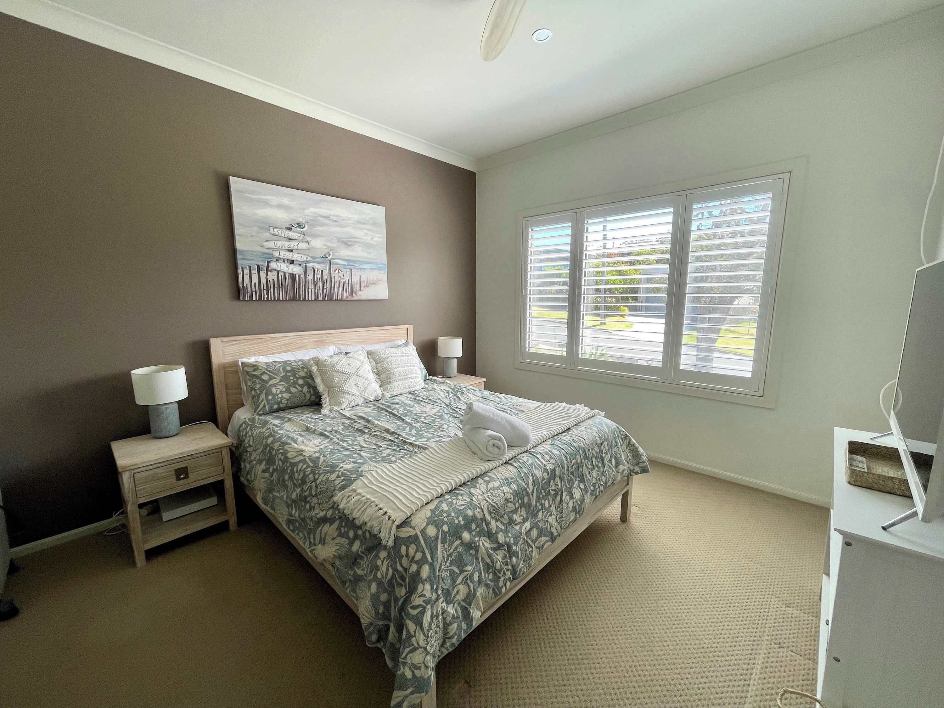4 bedrooms, iron/ironing board, Internet, bed sheets
