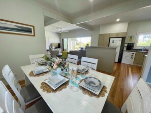 Dining - Sea Breeze On Carroll (Mollymook)