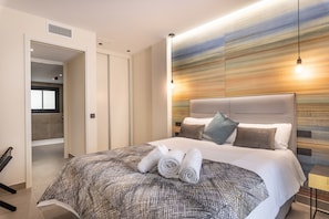 1 bedroom, Egyptian cotton sheets, premium bedding, down duvets