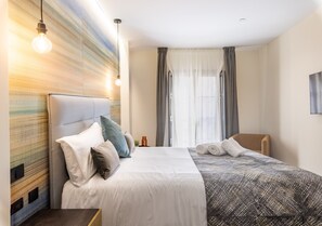 Egyptian cotton sheets, premium bedding, down duvets, memory-foam beds - Homeart Apartments Soho (Málaga)
