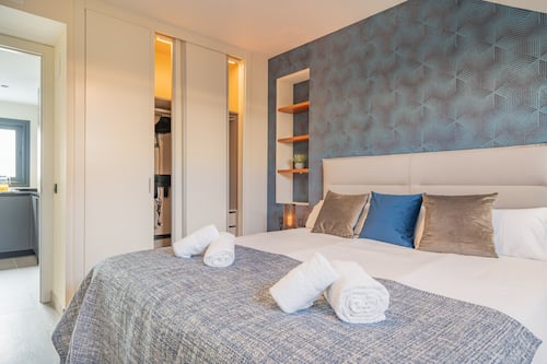 Deluxe Apartment | Egyptian cotton sheets, premium bedding, down comforters