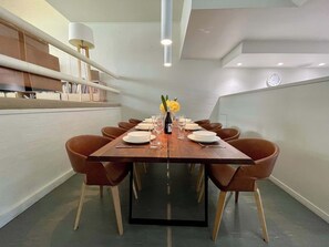 Dining - Riversdale Retreat Ocean Views Mollymook - Elegant Mollymook retreat between golf course & beach. Ocean views (Mollymook)