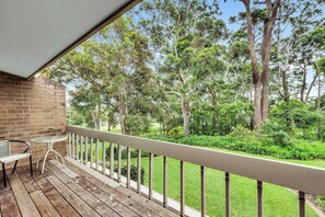 Terrace/patio - Riversdale Retreat Ocean Views Mollymook - Elegant Mollymook retreat between golf course & beach. Ocean views (Mollymook)