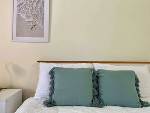 2 Schlafzimmer, Bügeleisen/Bügelbrett