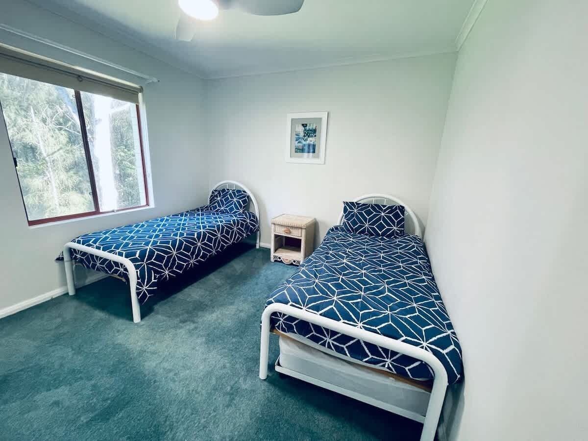 2 bedrooms, iron/ironing board, WiFi