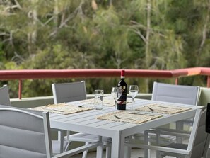 Outdoor dining - Fathoms 5 at Mollymook (Mollymook)
