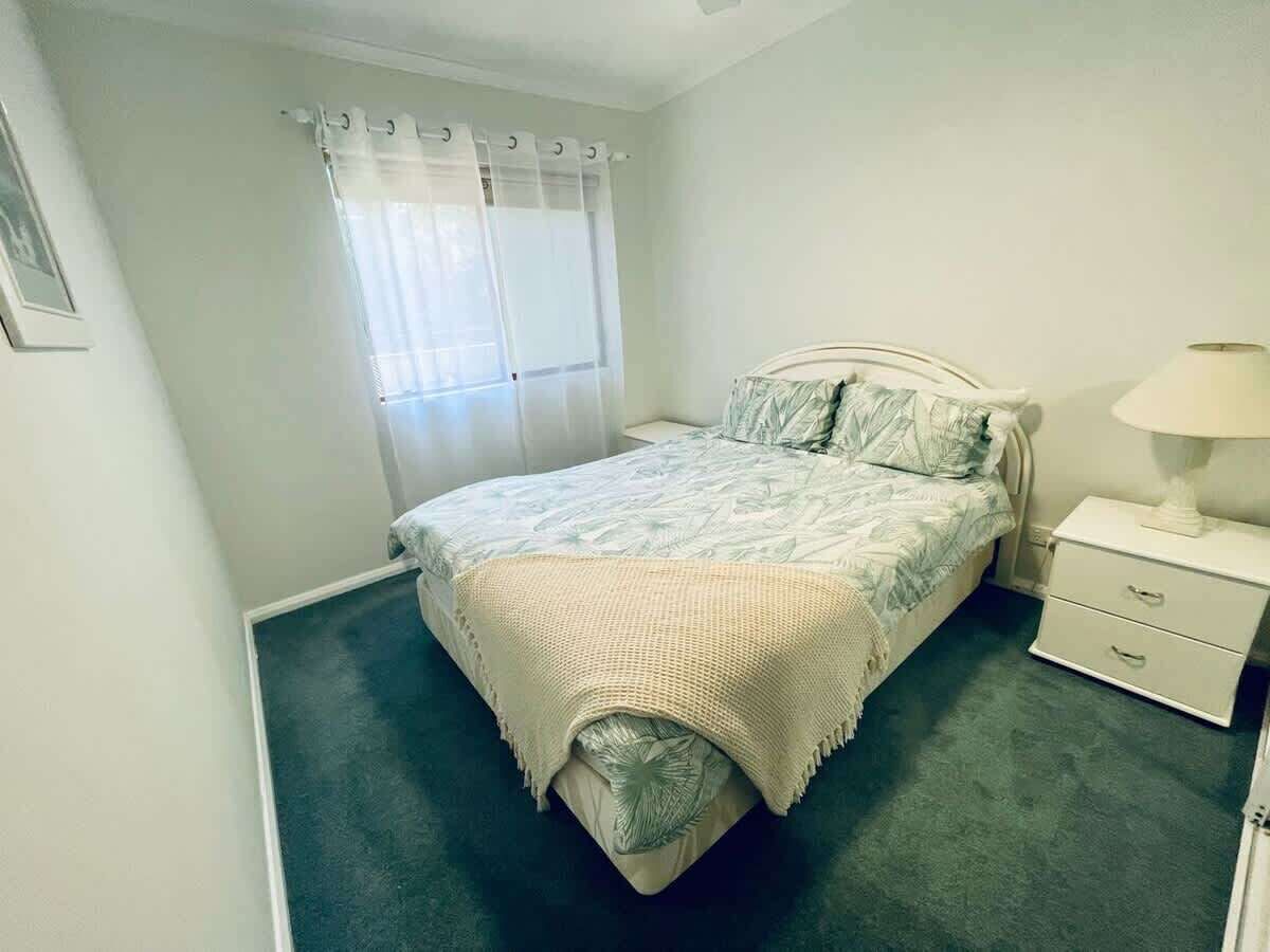 2 bedrooms, iron/ironing board, WiFi