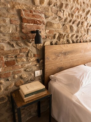1 bedroom, free WiFi - Borgovivobg Apt1  Stylish  Apartment + Courtyard • Sleeps 4 • Bergamo Center (Bergamo)