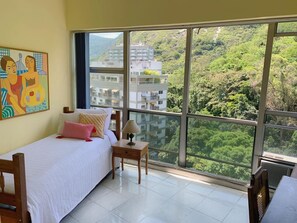 2 quartos, escrivaninha, Wi-Fi, acesso para cadeiras de rodas