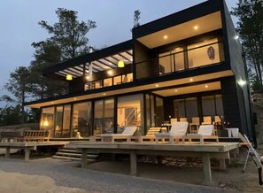 Exterior - Spectacular beach view, modern beach house with Hot tub and cozy spaces (O'Higgins)