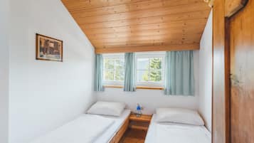 4 bedrooms, WiFi, bed sheets