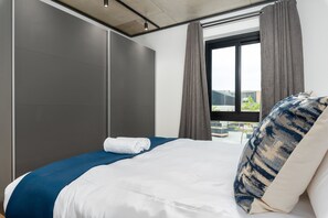 1 bedroom, iron/ironing board, WiFi, bed sheets - 1 Bedroom on Century City Urban Square (Cape Town)