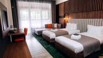 Minibar, in-room safe, laptop workspace, blackout curtains