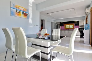 Luxury Villa | Dining room