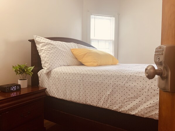 Private room, Queen Bed, Parking near PHL airport | Individually decorated, individually furnished, iron/ironing board