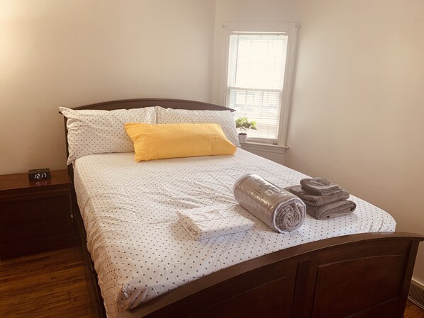 Individuell dekoriert, individuell eingerichtet, Bügeleisen/Bügelbrett