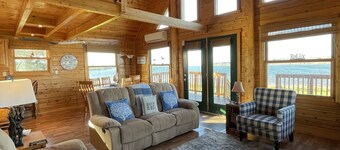 Water Front Log Cottage With Access To Outdoor Community Pool