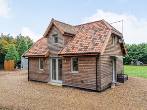 Exterior - Very high end property for guests to enjoy, with stunning views around. (Harvel, near Gravesend)