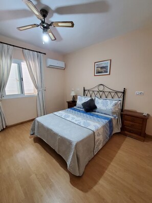 1 bedroom, iron/ironing board, travel cot, free WiFi - Extraordinary duplex in Natura World (Vera)