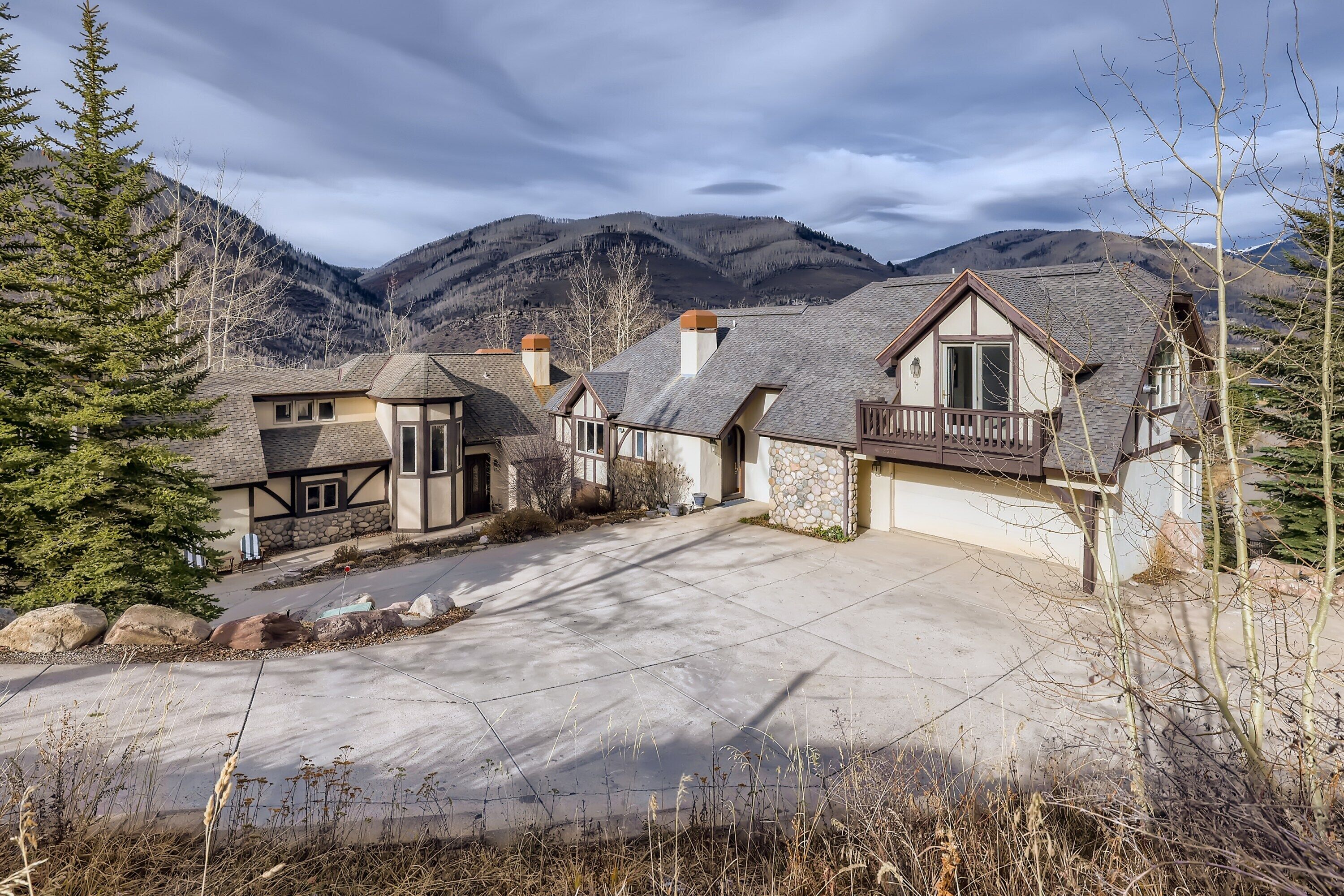 4 Bedroom Vail home with gorgeous views