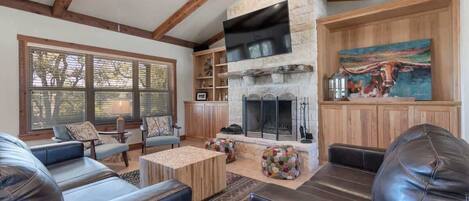 Smart TV, fireplace, ping pong, books