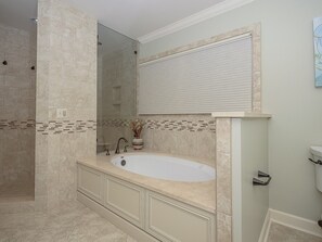 Towels - 13 Wren ~ Sea Pines Home | 7 Minute Walk to Beach & Marina! (Hilton Head Island)