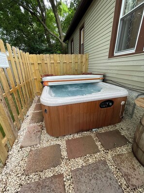 Bain à remous extérieur