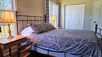 3 dormitorios, escritorio, tabla de planchar con plancha y cuna de viaje