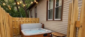 3 BR Home near DT Woodstock Square with Hot Tub & Arcade Games!