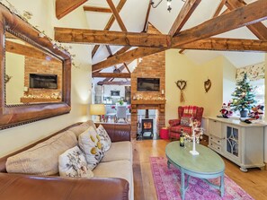 TV, fireplace