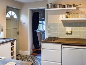Cookware/dishes/utensils