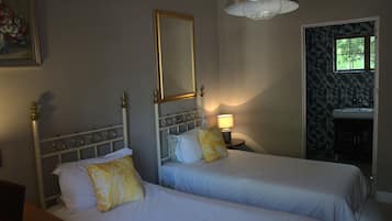 1 slaapkamer, een bureau, wifi, beddengoed