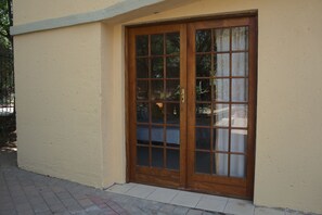 Exterior detail - Aloha Lodge spacious bedroom, sleeps 2, with its own entrance and  a garden view (Pretoria)