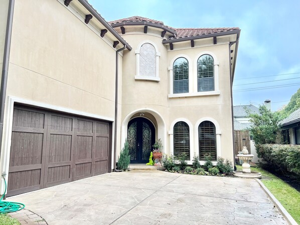 المنشأة من الخارج