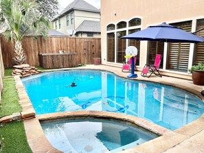 حمّام سباحة خارجي، حمّام سباحة مُدفَّأ