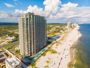 On the beach - Luxury Gulf Front Condo | Lazy River | Liquid Life (Orange Beach)