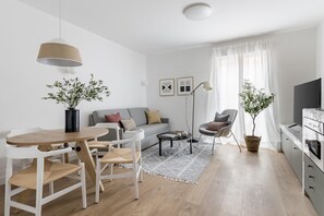 Departamento, 1 habitación | Área de sala de estar | Televisión 